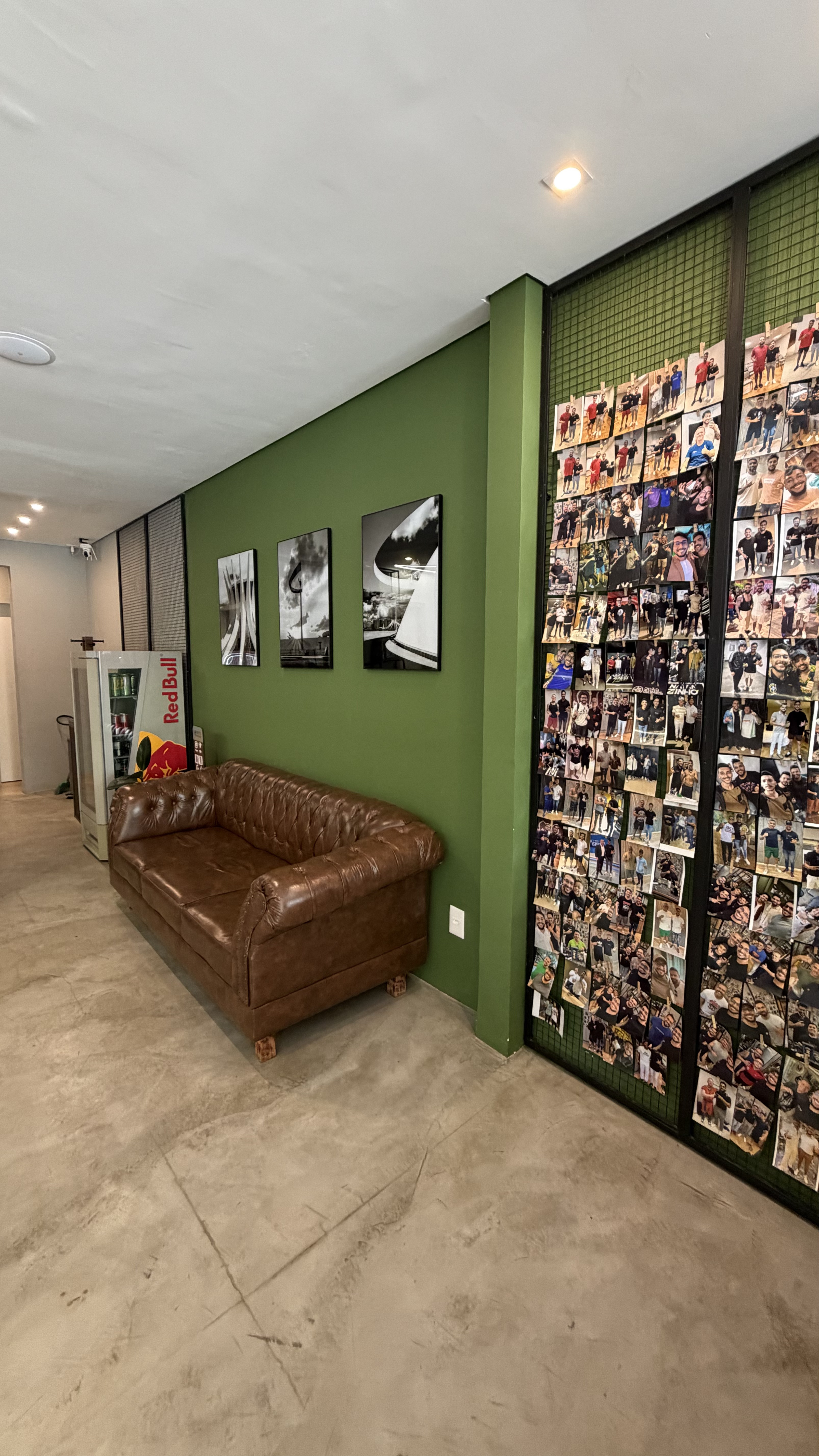 Área de espera da Mayk Barbearia